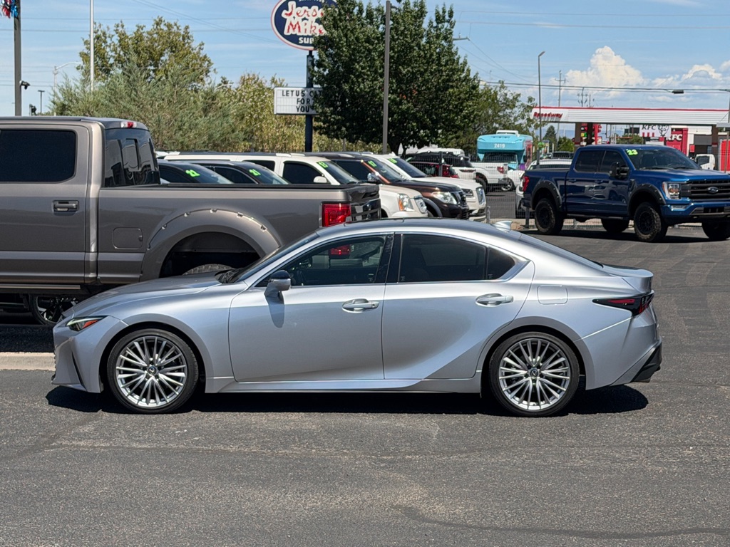Photo 2 of this LEXUS IS