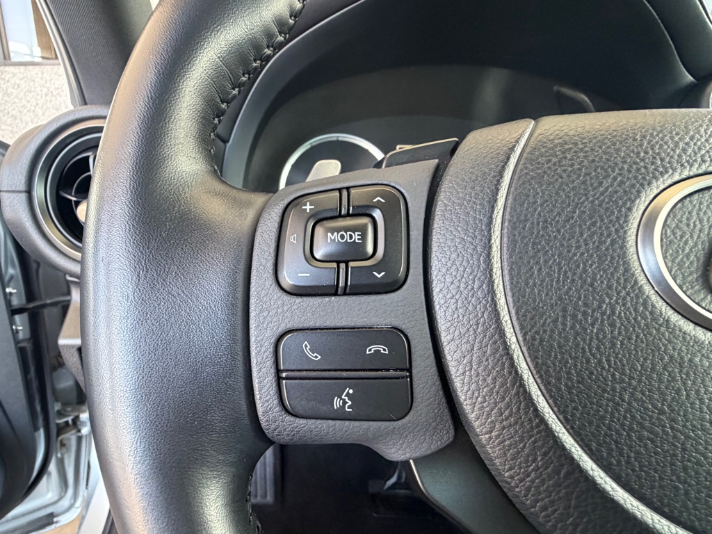Photo 10 of this LEXUS IS