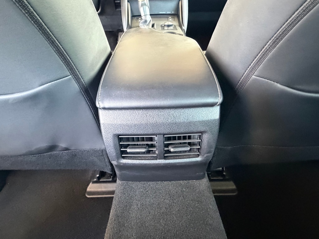 Photo 26 of this LEXUS IS