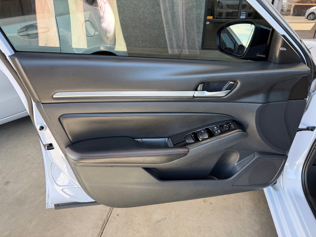 Photo 8 of this NISSAN ALTIMA