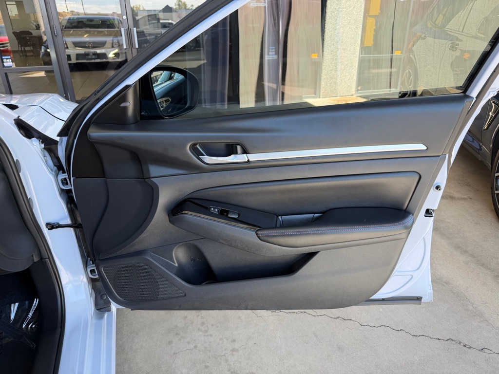 Photo 31 of this NISSAN ALTIMA