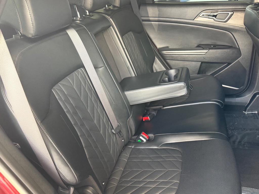 Photo 31 of this KIA SPORTAGE