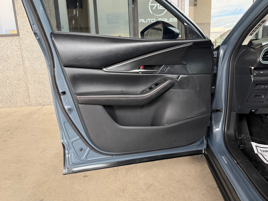 Photo 17 of this MAZDA CX-30