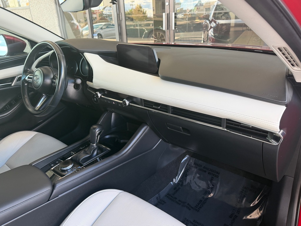 Photo 34 of this MAZDA 3