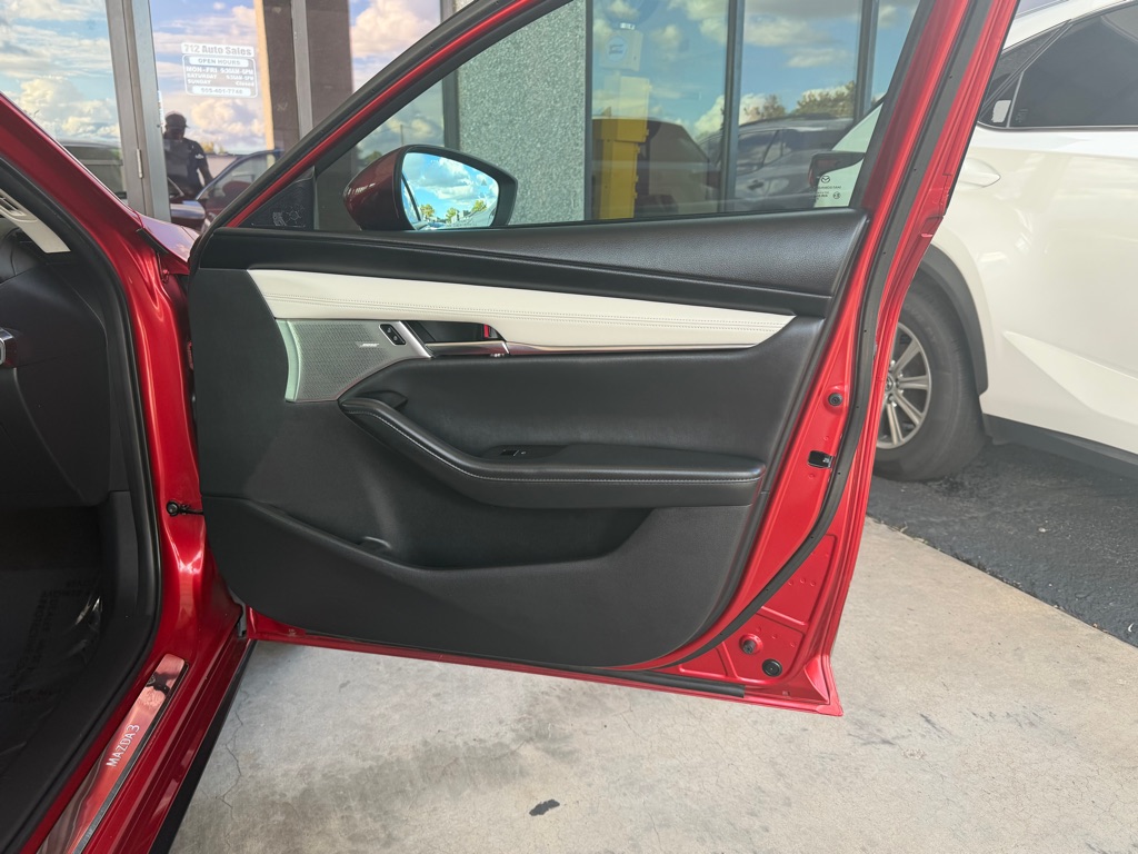 Photo 35 of this MAZDA 3