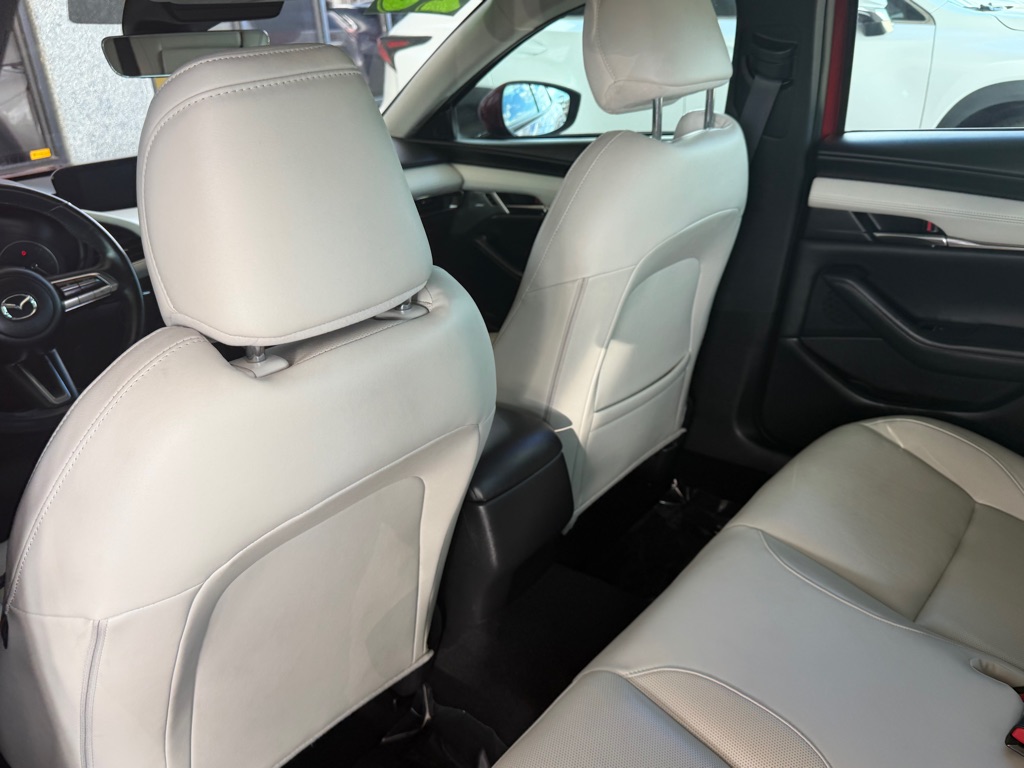 Photo 23 of this MAZDA 3