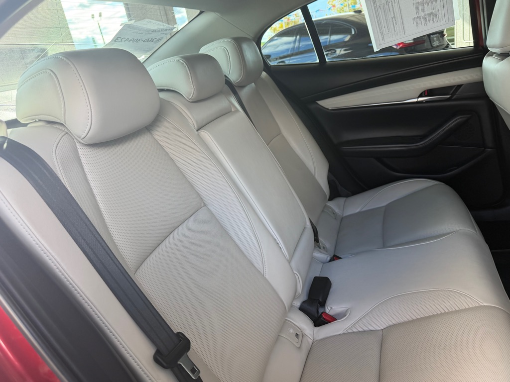 Photo 29 of this MAZDA 3