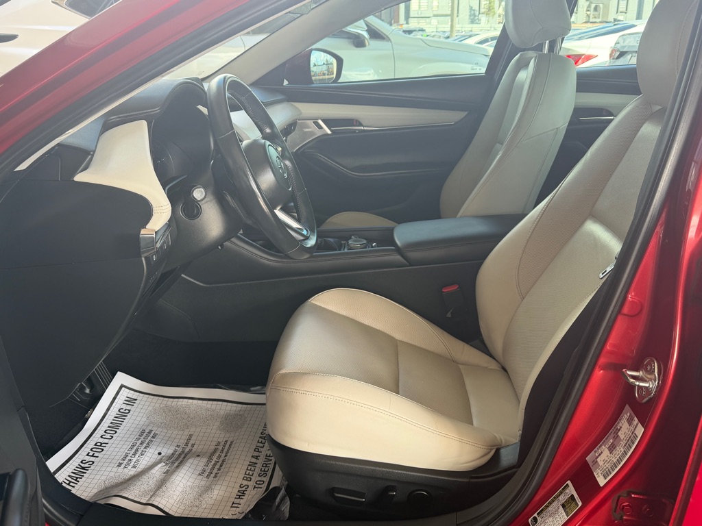 Photo 5 of this MAZDA 3