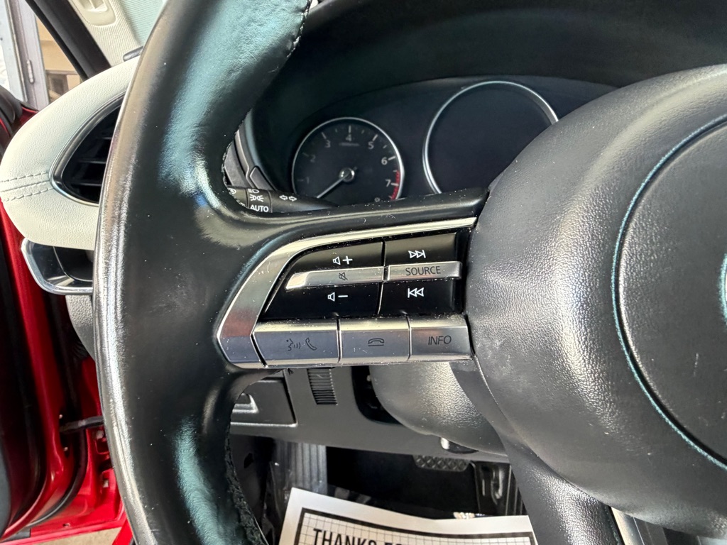 Photo 10 of this MAZDA 3