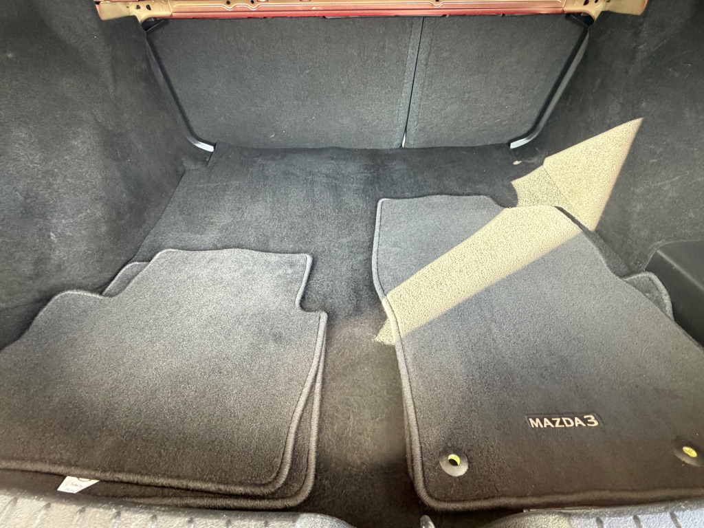 Photo 27 of this MAZDA 3