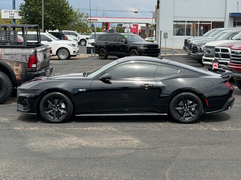 Photo 2 of this FORD MUSTANG