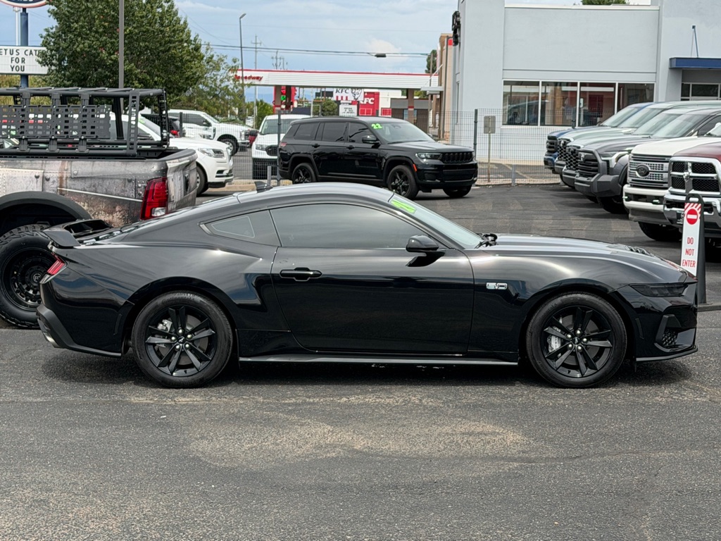 Photo 3 of this FORD MUSTANG