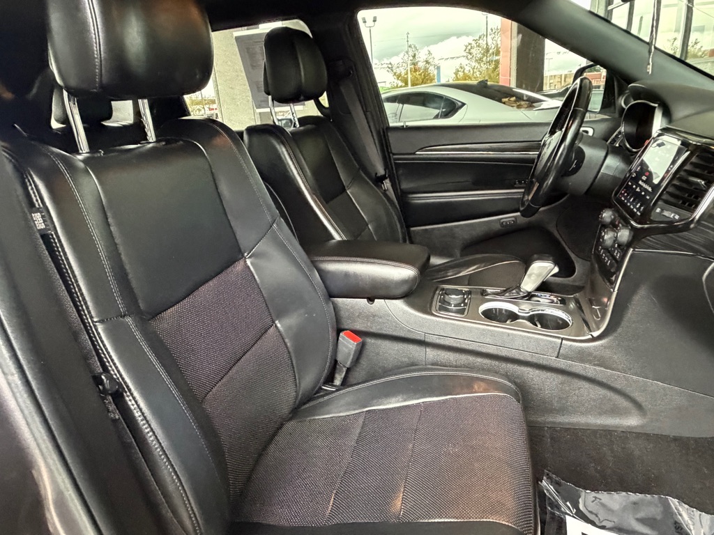 Photo 33 of this JEEP GRAND CHEROKEE