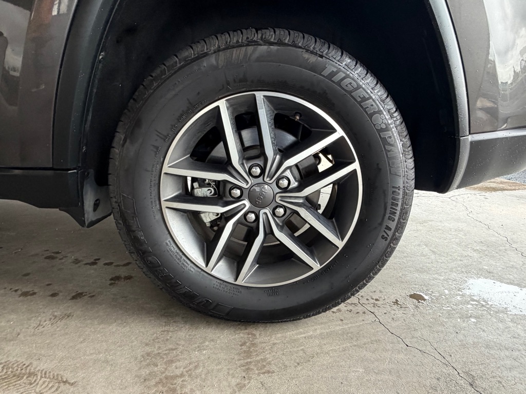 Photo 56 of this JEEP GRAND CHEROKEE