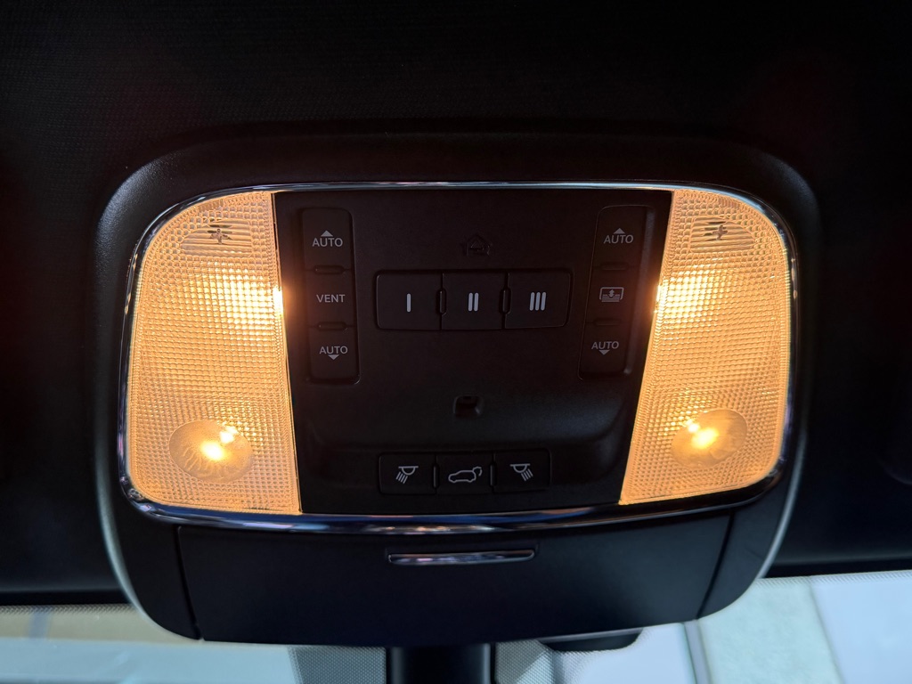 Photo 13 of this JEEP GRAND CHEROKEE