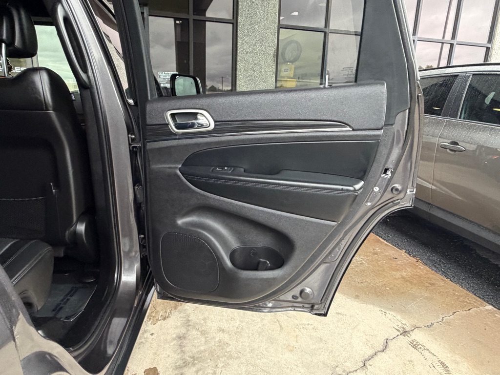 Photo 31 of this JEEP GRAND CHEROKEE