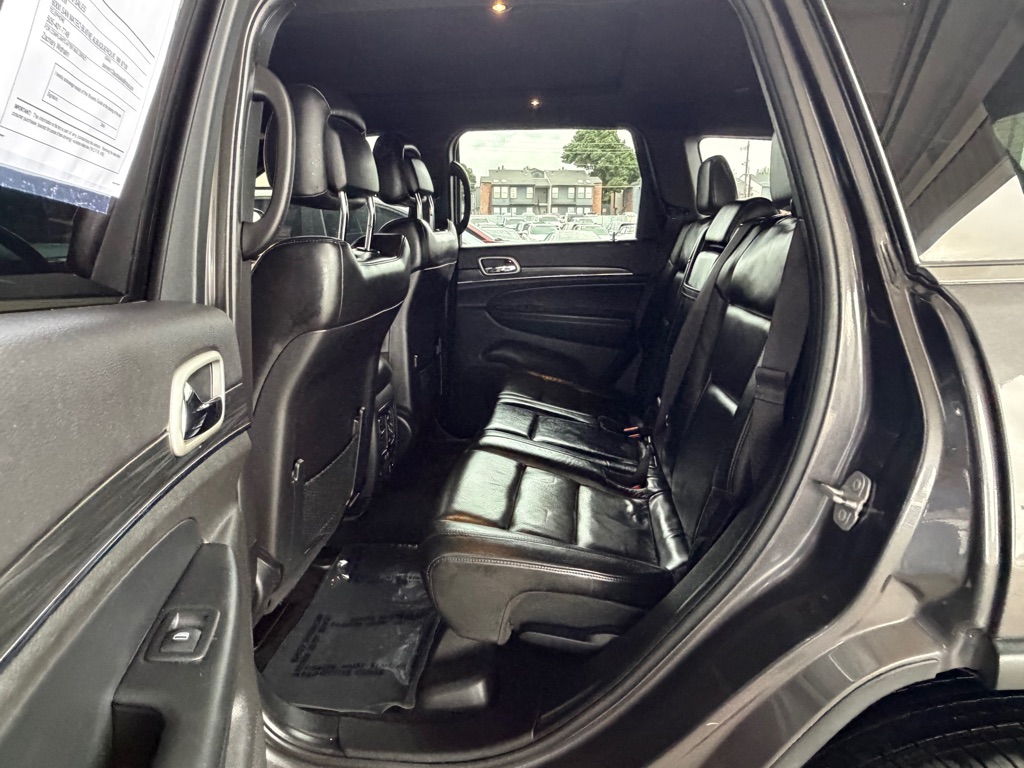 Photo 18 of this JEEP GRAND CHEROKEE