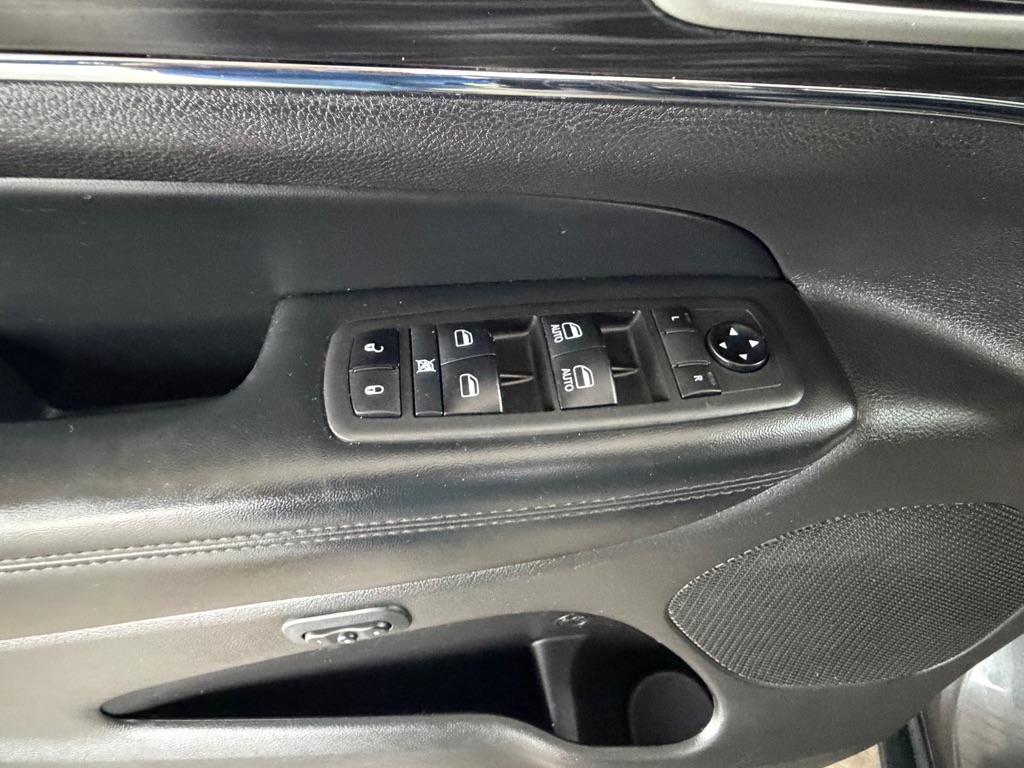 Photo 16 of this JEEP GRAND CHEROKEE
