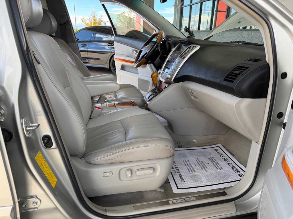 Photo 31 of this LEXUS RX