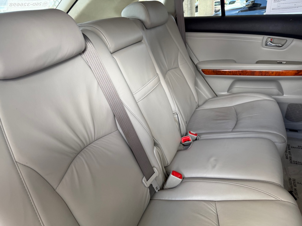 Photo 28 of this LEXUS RX