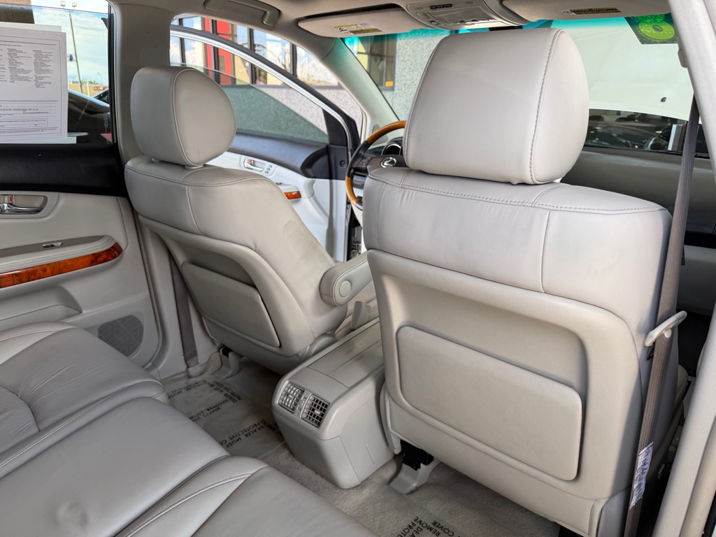 Photo 29 of this LEXUS RX