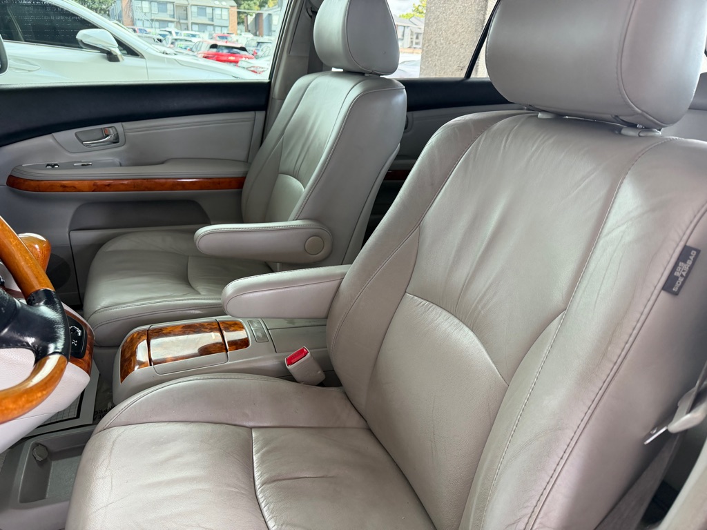 Photo 6 of this LEXUS RX