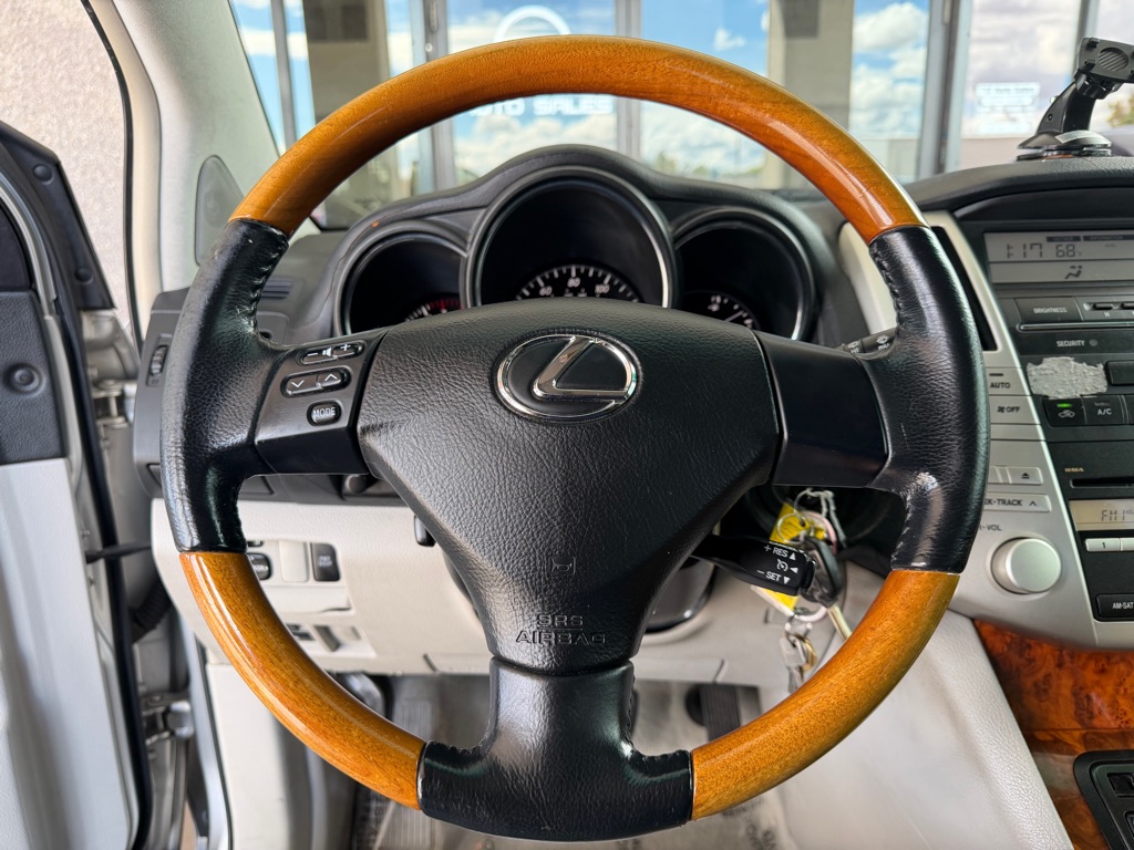 Photo 8 of this LEXUS RX
