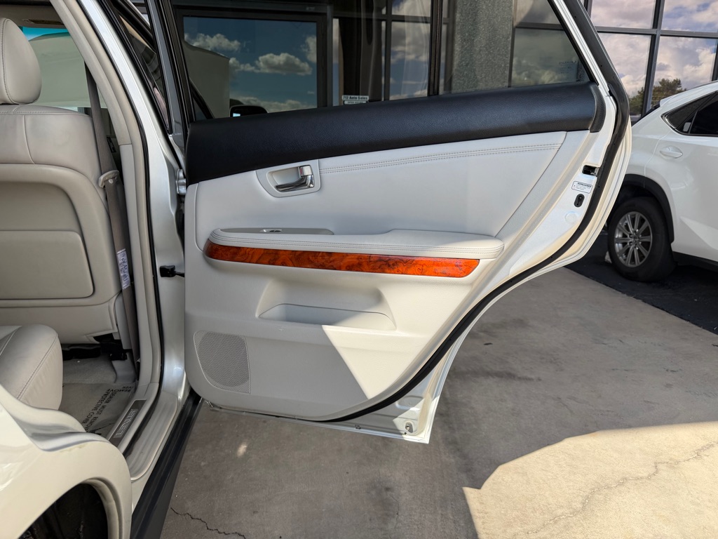 Photo 30 of this LEXUS RX