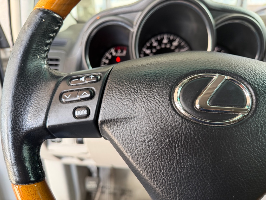 Photo 9 of this LEXUS RX