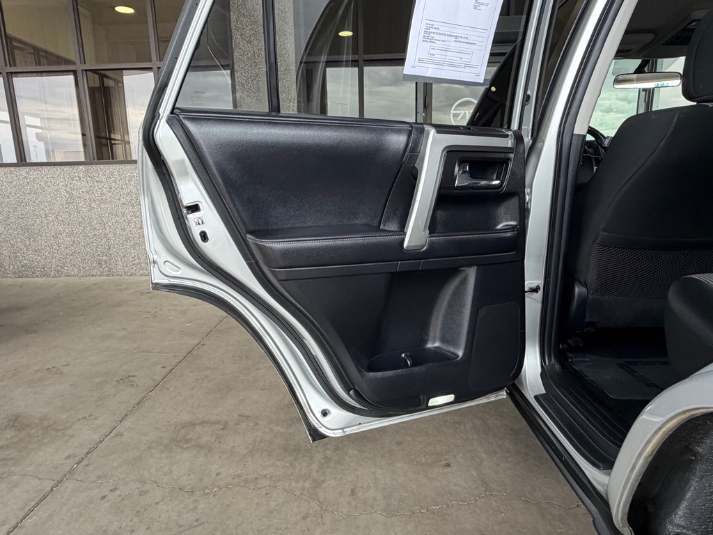 Photo 25 of this TOYOTA 4RUNNER
