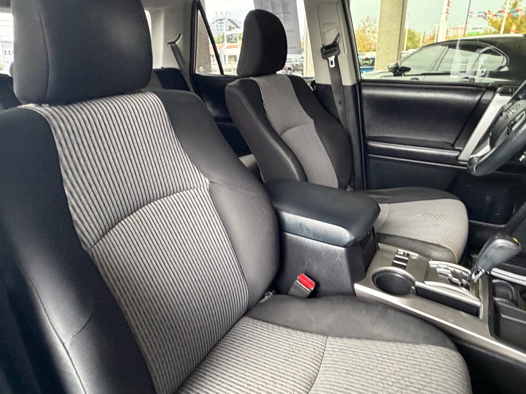 Photo 33 of this TOYOTA 4RUNNER