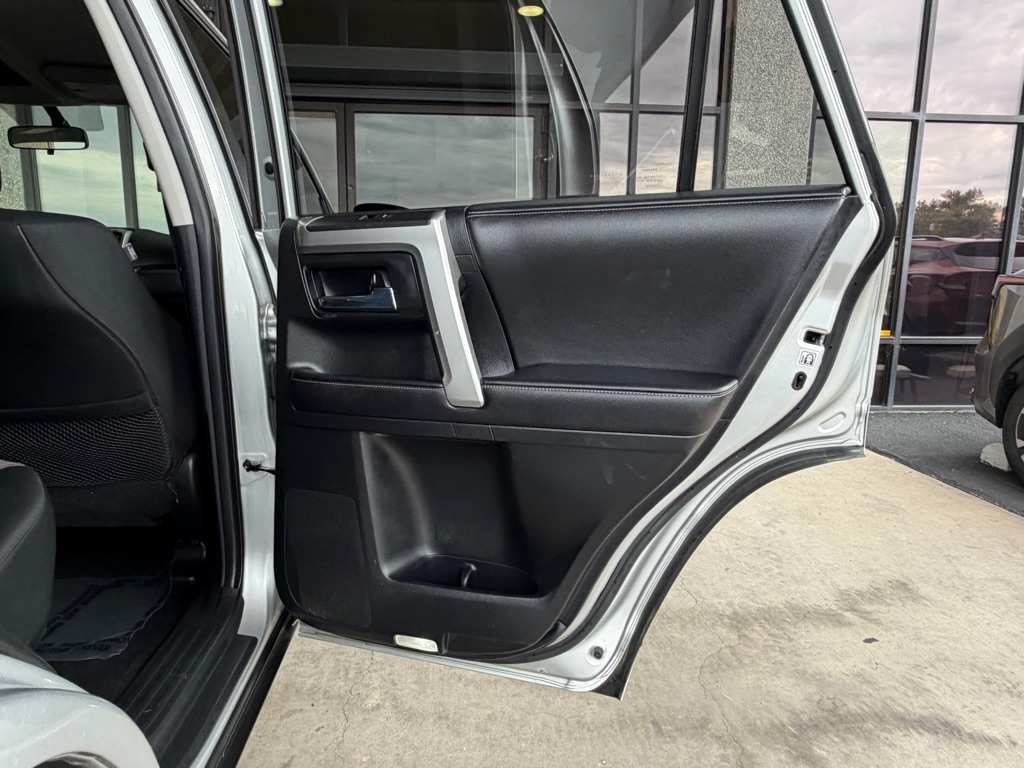 Photo 31 of this TOYOTA 4RUNNER