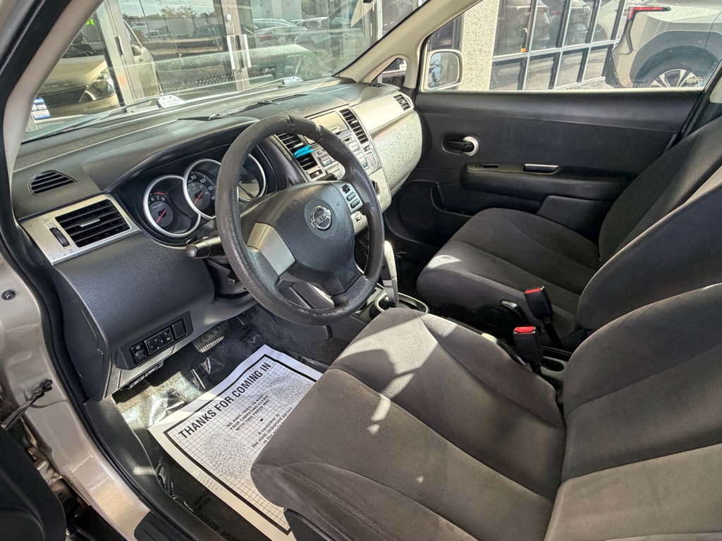 Photo 8 of this NISSAN VERSA