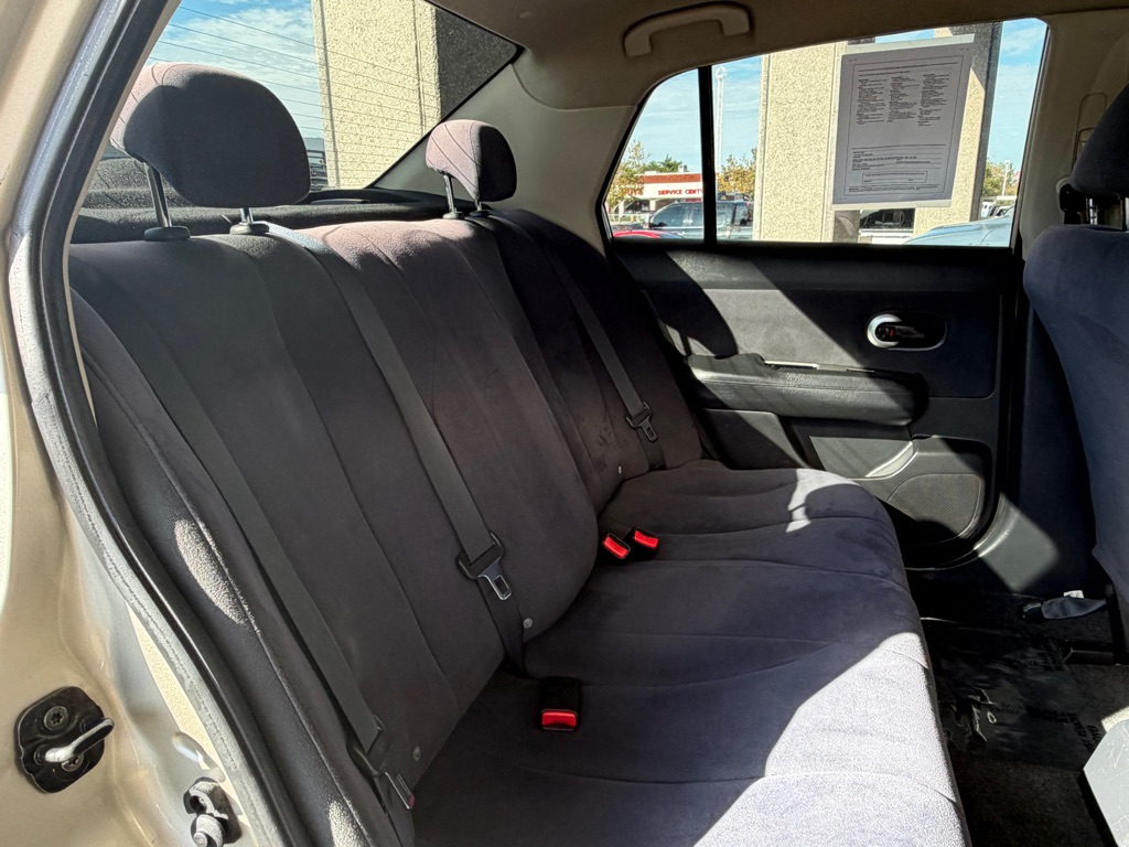 Photo 27 of this NISSAN VERSA