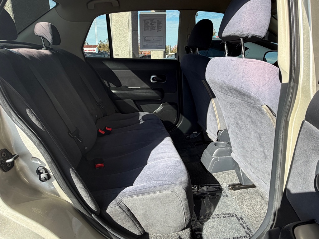 Photo 26 of this NISSAN VERSA
