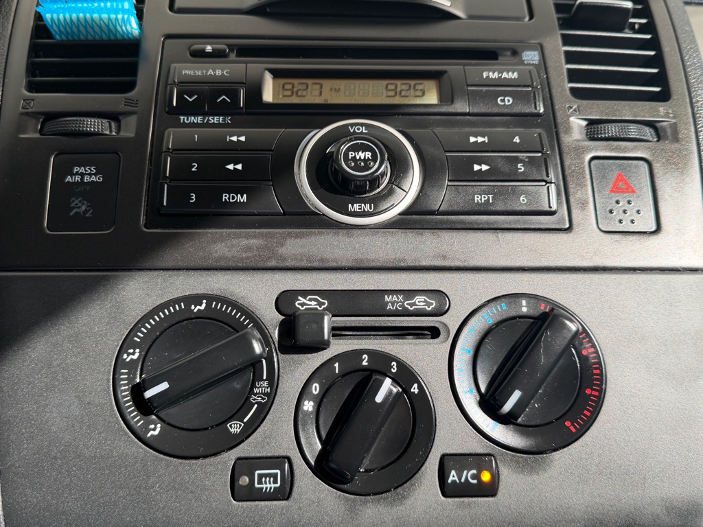 Photo 12 of this NISSAN VERSA