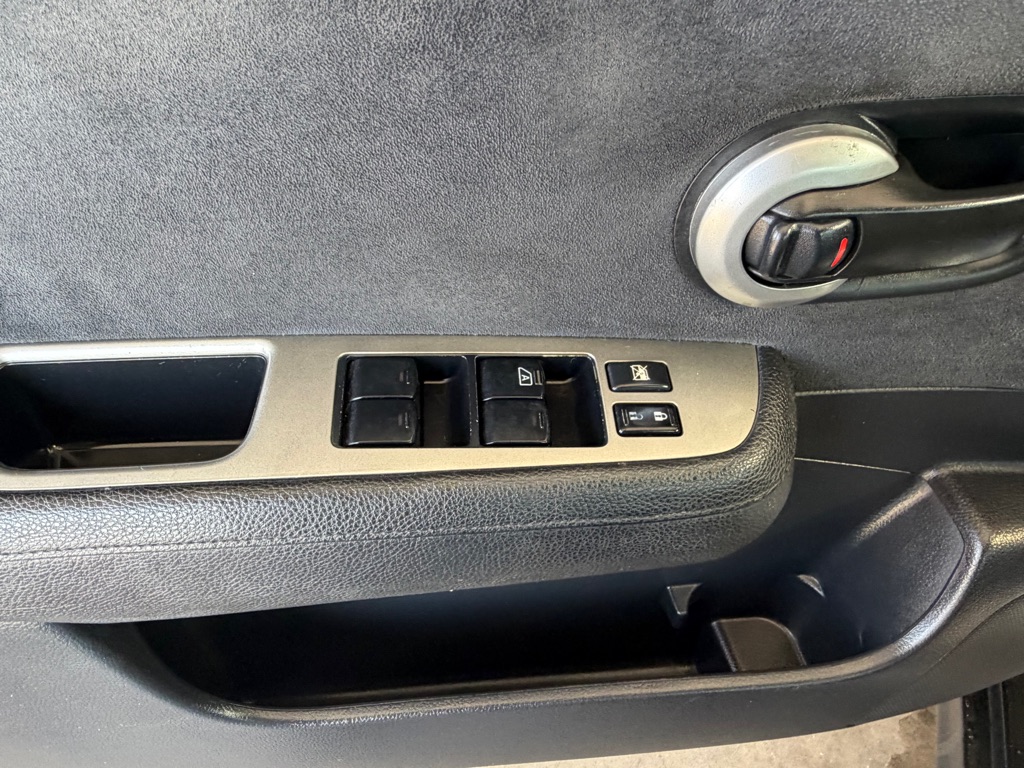 Photo 17 of this NISSAN VERSA
