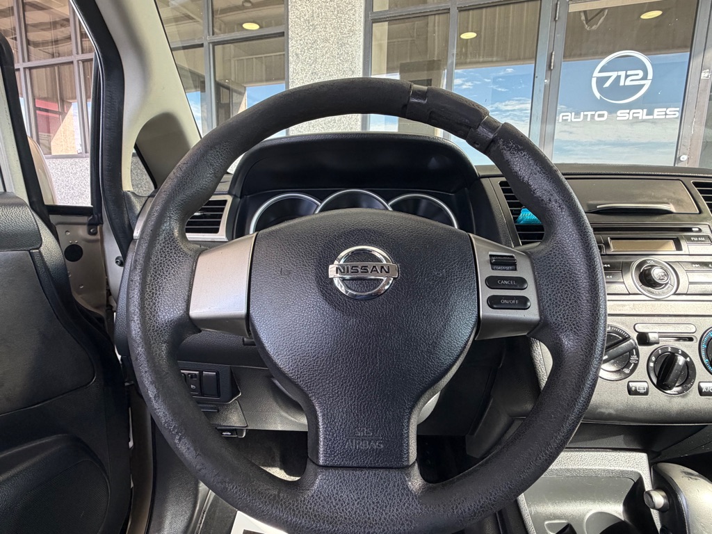 Photo 7 of this NISSAN VERSA