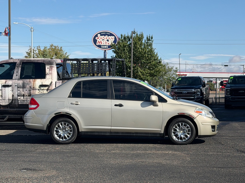 Photo 37 of this NISSAN VERSA