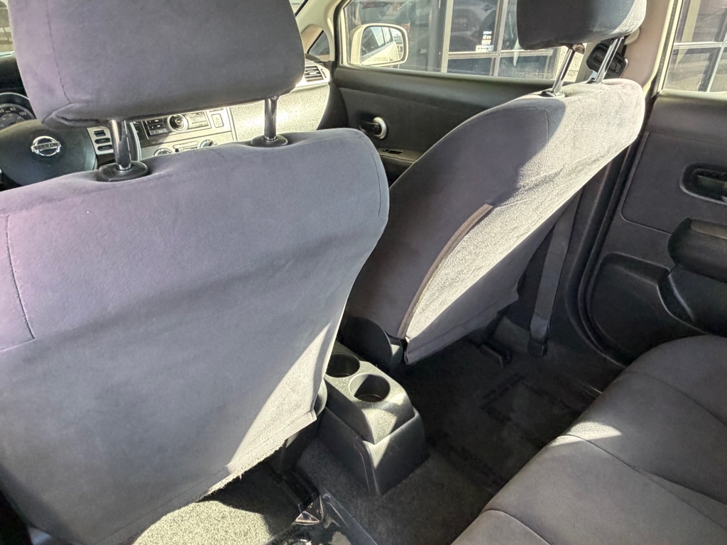 Photo 20 of this NISSAN VERSA
