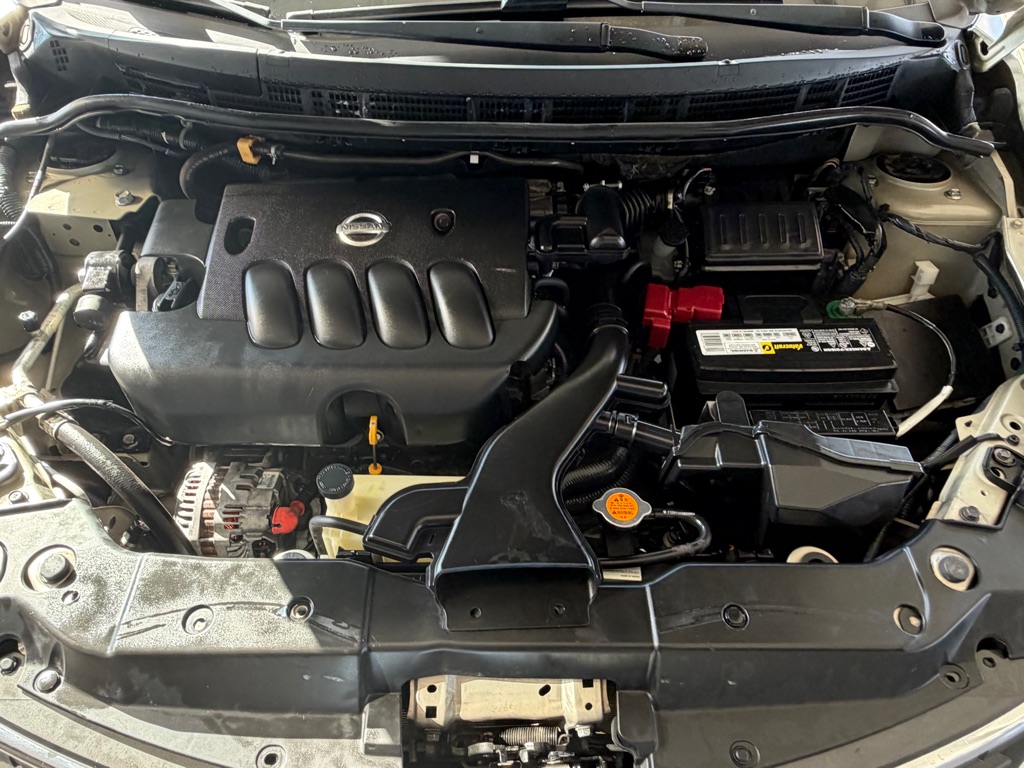 Photo 51 of this NISSAN VERSA
