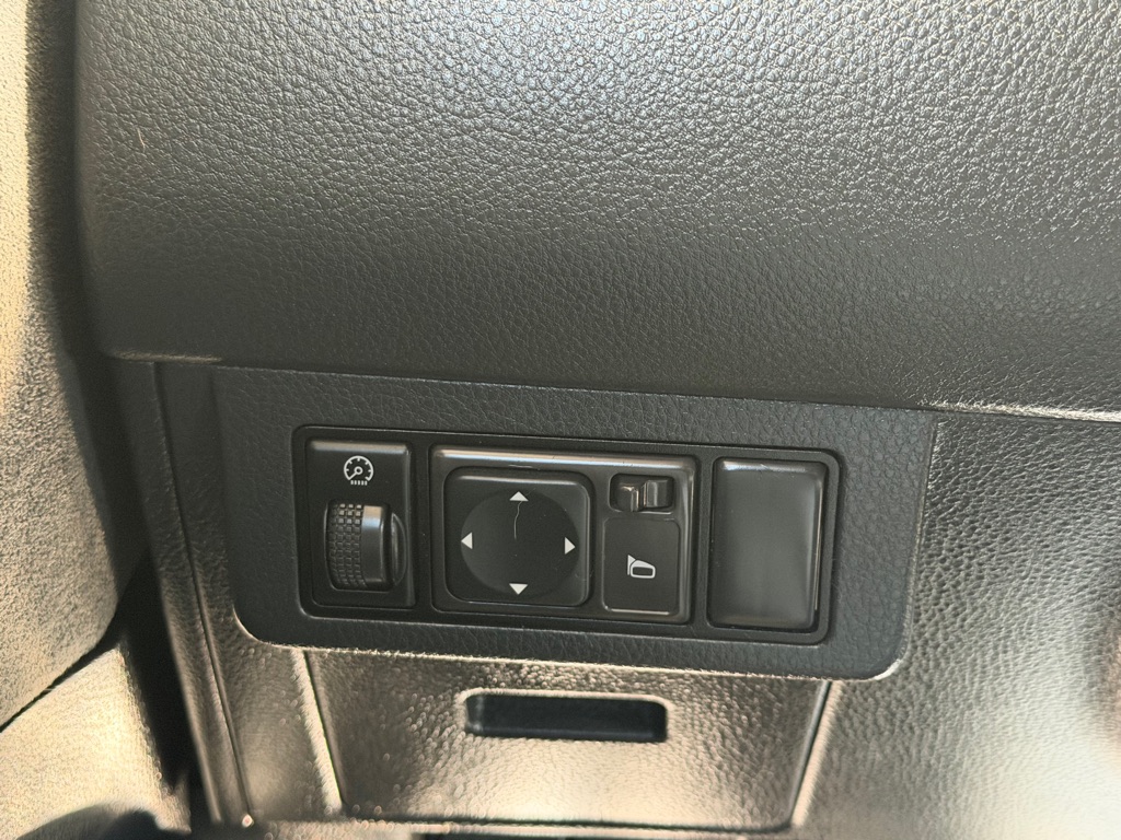 Photo 14 of this NISSAN VERSA