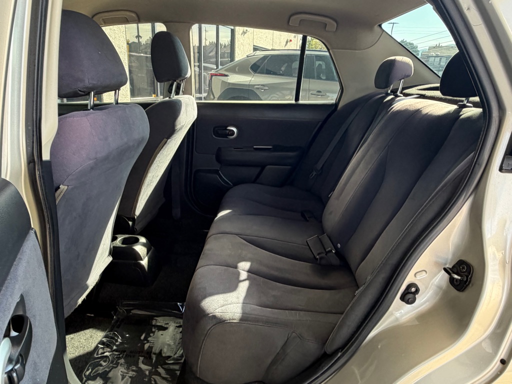 Photo 18 of this NISSAN VERSA