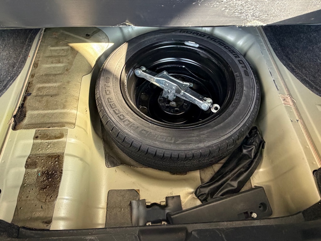 Photo 25 of this NISSAN VERSA