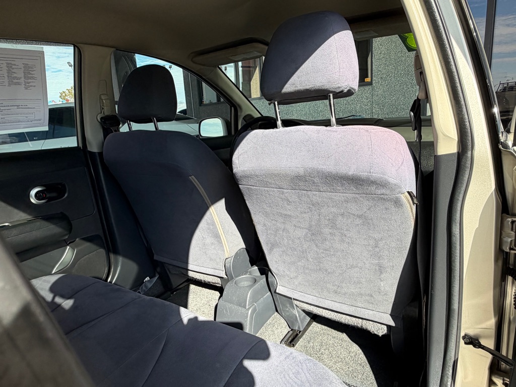 Photo 28 of this NISSAN VERSA