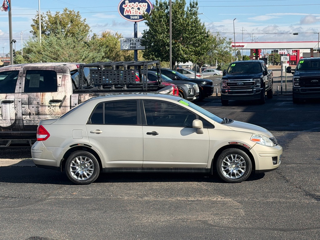 Photo 3 of this NISSAN VERSA