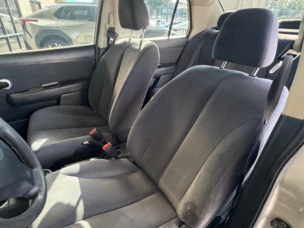 Photo 6 of this NISSAN VERSA