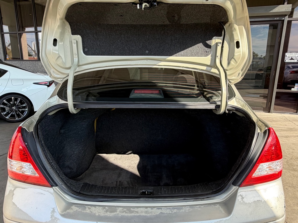 Photo 23 of this NISSAN VERSA