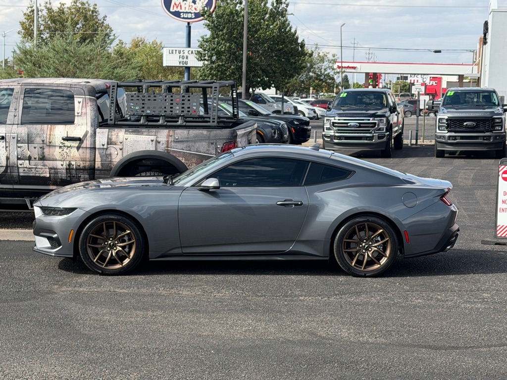 Photo 2 of this FORD MUSTANG