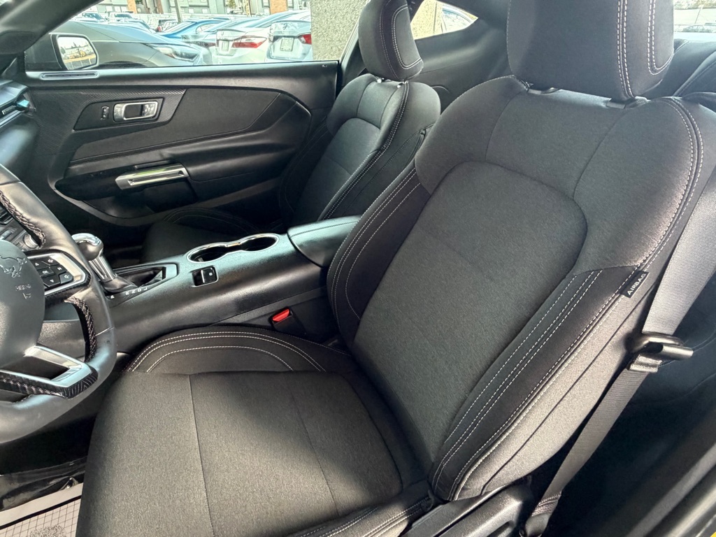 Photo 6 of this FORD MUSTANG